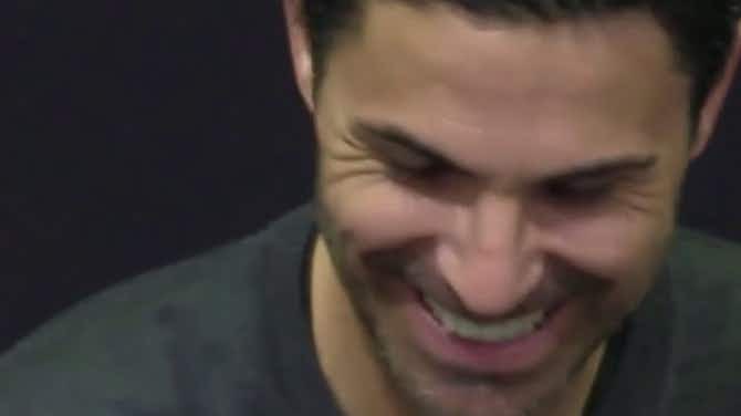 Pratinjau gambar untuk Arteta laughs when asked if he would support Spurs to beat City