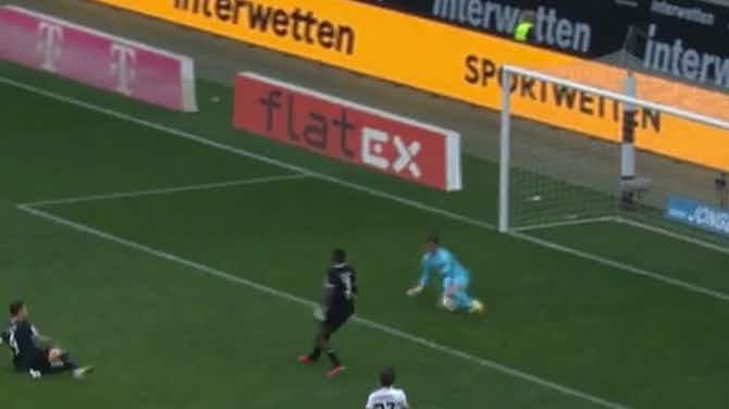 Imagen de vista previa para Kevin Trapp with a Goalkeeper Save vs. Borussia M’Gladbach