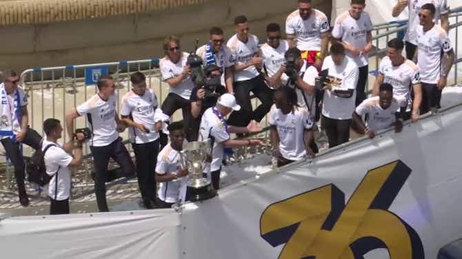 Pratinjau gambar untuk Dancing Don - Ancelotti lets loose at Real Madrid title celebrations