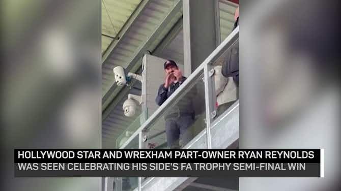Pratinjau gambar untuk Wrexham's Hollywood owner Ryan Reynolds celebrates semi-final win