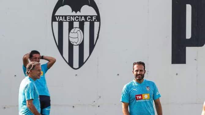 Preview image for Valencia given €14m margin to sign new defender following season-ending injury to Mouctar Diakhaby
