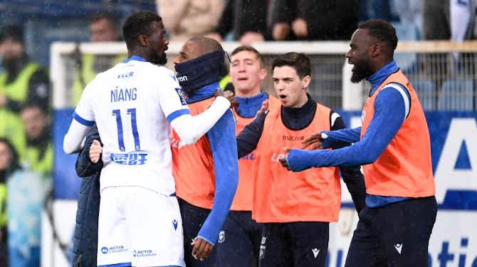 Image d'aperçu pour L'AJ Auxerre sort de la zone rouge et enfonce Troyes