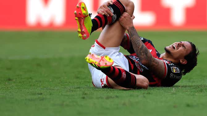 Imagem de visualização para Pedro sente lesão na coxa, sai no intervalo contra o Corinthians e preocupa o Flamengo