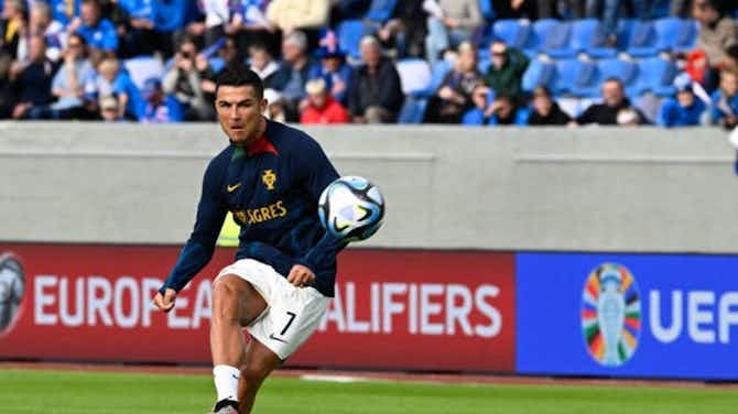 Image d'aperçu pour ☕️🥐 FC Ptit Dej : Ronaldo 🌴, cadeau atypique 🎁, Salah six ans après 🔥