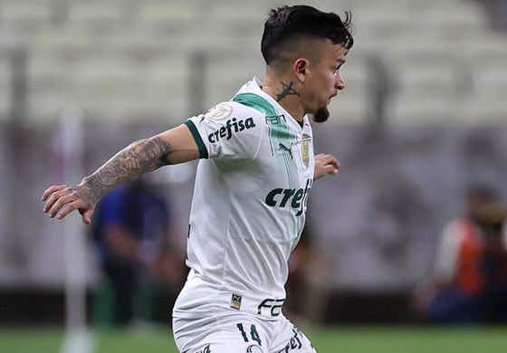 Imagem do artigo:Por que Artur, praticamente vendido, segue como jogador do Palmeiras?