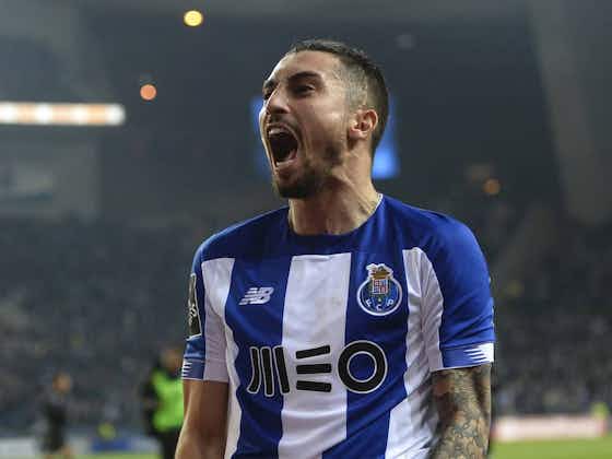 Article image:Alex Telles insists he’s not paying attention to transfer rumours