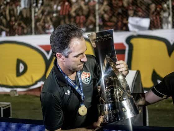 Imagen del artículo:Vitória renova com o treinador Léo Condé