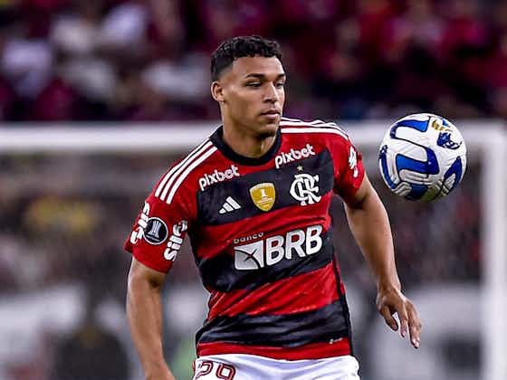 Imagem do artigo:Lyon demonstra interesse na contratação do meia Victor Hugo, do Flamengo