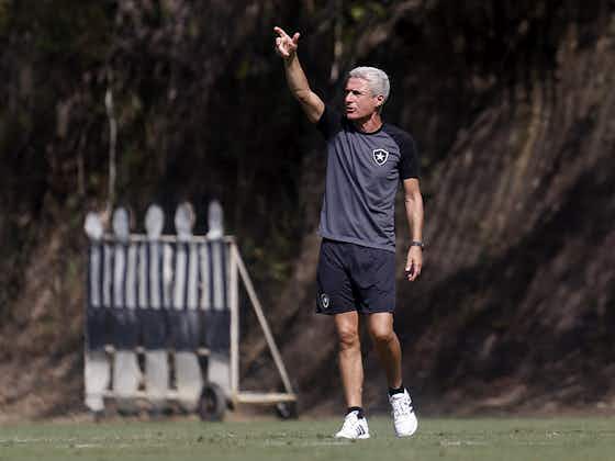 Imagem do artigo:Gustavo Sauer volta a sentir e vira dúvida no Botafogo contra Coritiba; veja provável escalação