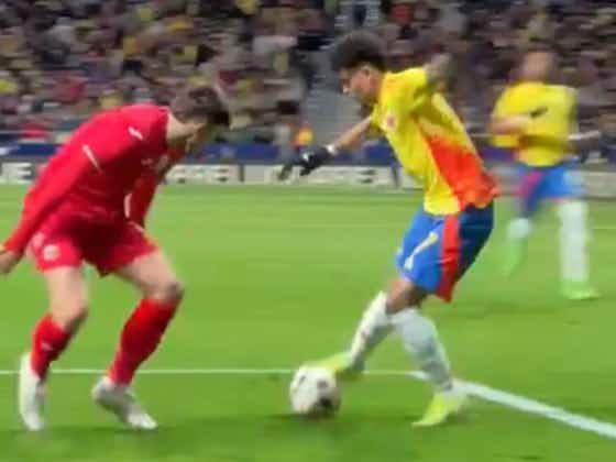 Article image:(Video) Diaz ties two defenders in knots ahead of Colombia goal