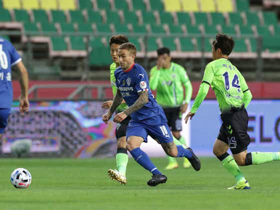 Article image:K League 1: Jeonbuk's winning start as football makes surreal return