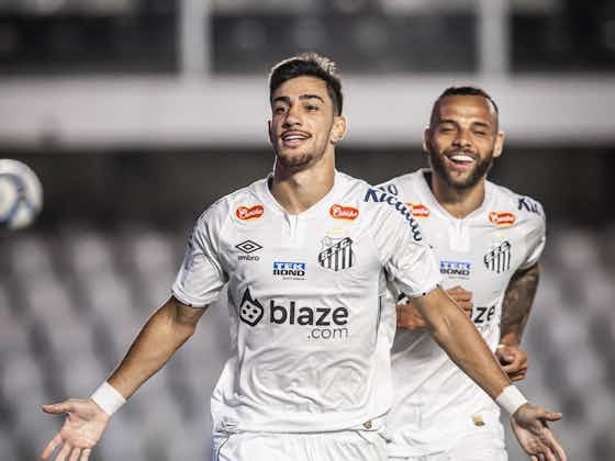 Imagen del artículo:Determinante na vitória do Santos, Pedrinho dedica gol à família