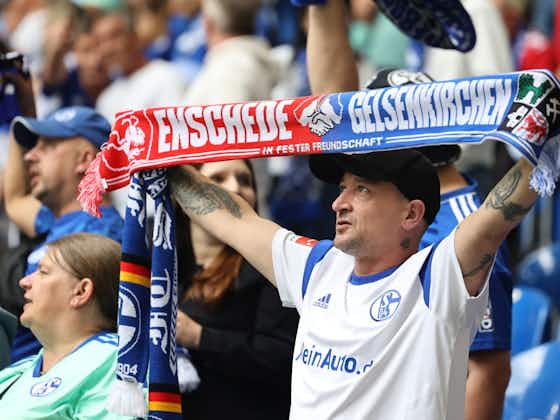 Artikelbild:Fans des befreundeten Twente Enschede schicken riesigen Gruß an Schalke 04