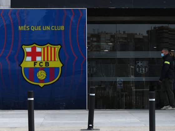 Imagen del artículo:🗞Portadas del día: La UEFA contra el Barça, el adiós de un mago y más
