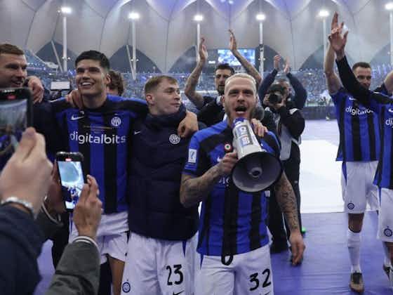 Immagine dell'articolo:🎥 Dimarco col megafono, Dzeko 22enne e Pioli 😡: Milan-Inter, le reazioni