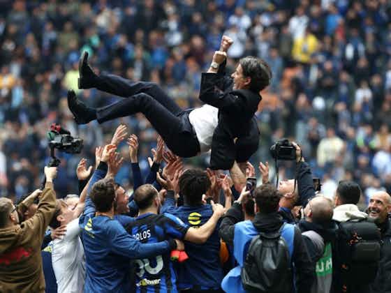 Immagine dell'articolo:🥳 Inzaghi lanciato in aria, gavettone e che gesto per il vice Farris 🥹