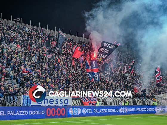 Immagine dell'articolo:Cagliari-Lecce, fair play sugli spalti: scambio di sciarpe con i tifosi del Lecce – FOTO