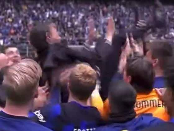 Immagine dell'articolo:Inzaghi sollevato in aria dai calciatori dell’Inter – VIDEO
