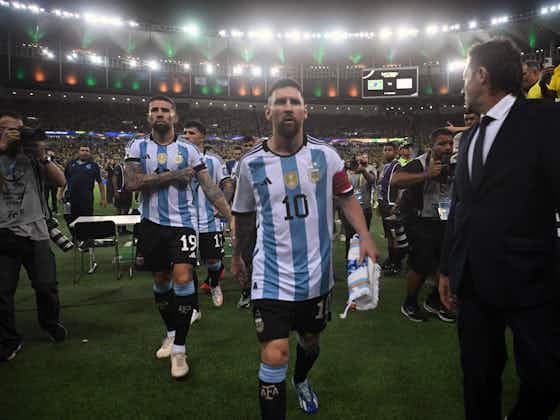 Messi retiró al equipo de la cancha por los incidentes y corre riesgo el Brasil – Argentina | OneFootball