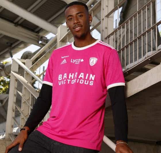 Imagem do artigo:Paris FC lança terceira camisa para o Outubro Rosa 2022