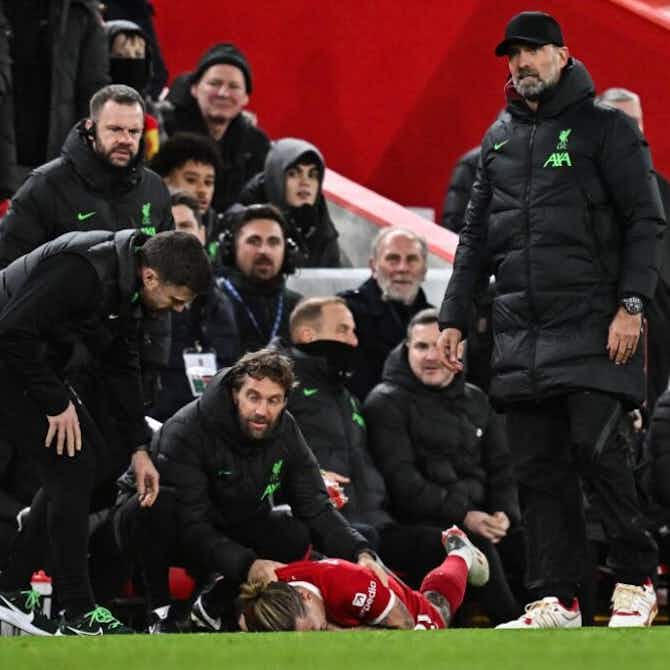 Preview image for 📸 Bizarre Liverpool injury after player collides with Jürgen Klopp 🤕