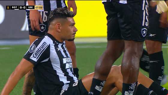 Image de l'article :Com lesão na posterior da coxa, Tiquinho desfalca Botafogo contra o Flamengo