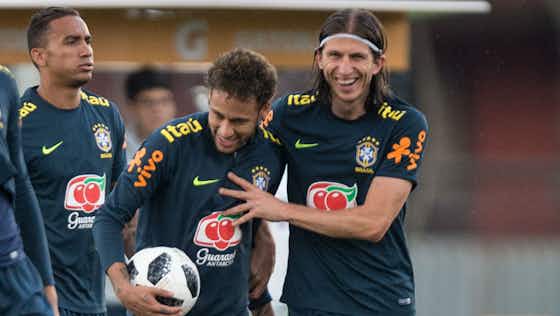 Imagem do artigo:Médico da Seleção Brasileira fala sobre Neymar, Fagner e Douglas e diz que não pensa em corte