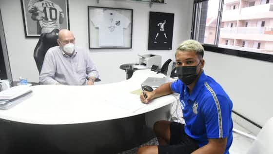 Imagem do artigo:Marcos Leonardo renova seu contrato com o Santos e assume a camisa 9