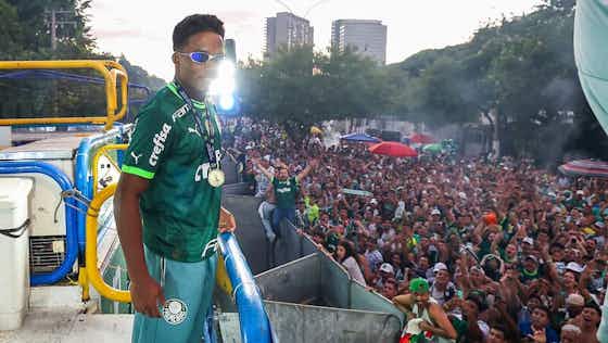 Imagem do artigo:Palmeiras é recebido com festa no CT e provoca Santos e Botafogo