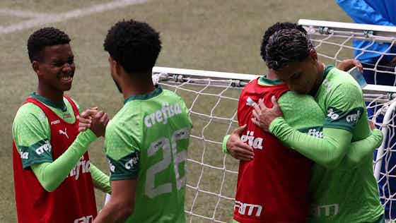 Imagem do artigo:Palmeiras treina no Allianz Parque com selecionáveis e testa novo gramado