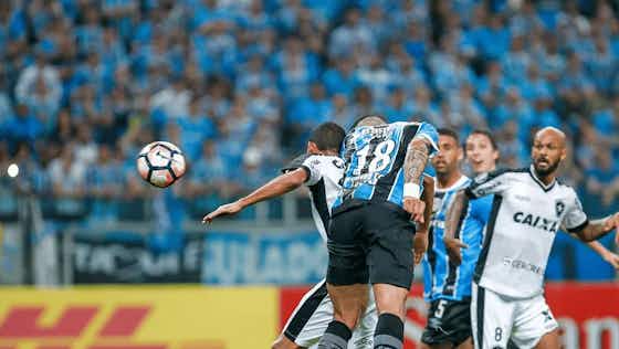 Imagem do artigo:20 de setembro na história do Grêmio: relembre o gol memorável de Lucas Barrios contra o Botafogo em 2017