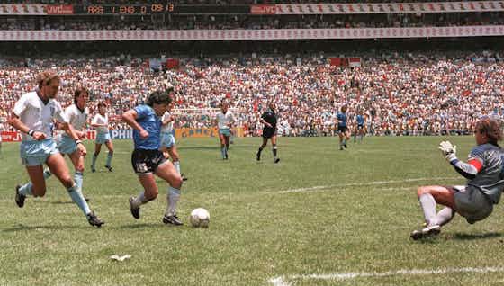 Immagine dell'articolo:Pelé e Maradona: un dualismo che onora il calcio