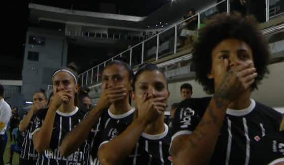 Imagem do artigo:Jogadoras do Corinthians fazem protesto no jogo com o Santos. Entenda