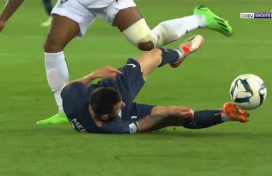 Article image:Lionel Messi: PSG star plays outrageous no-look pass to Neymar whilst on the floor