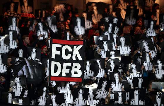 Imagen del artículo:🎥Hinchas en la Bundesliga protestan a todo dar