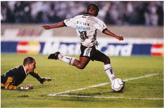Imagem do artigo:Há 25 anos, Edilson “Capetinha” estreava pelo Corinthians