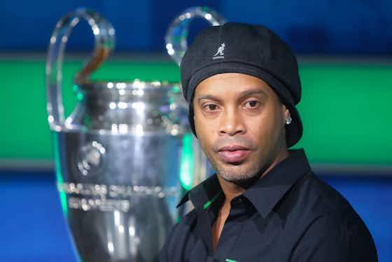 Article image:Ronaldinho produced masterclass vs Paul Scholes’ team in futsal tournament after nap