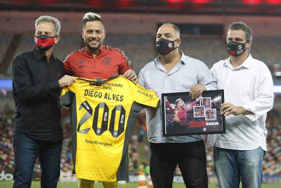 Imagem do artigo:Diego Alves recebe homenagens por 200 jogos com a camisa do Flamengo
