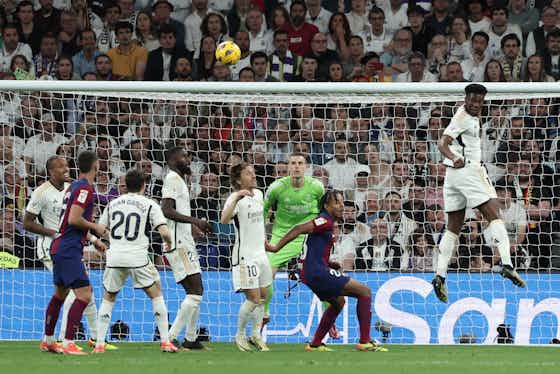 Imagen del artículo:Real Madrid acaricia su título número 36 tras vencer al Barcelona en un polémico clásico 