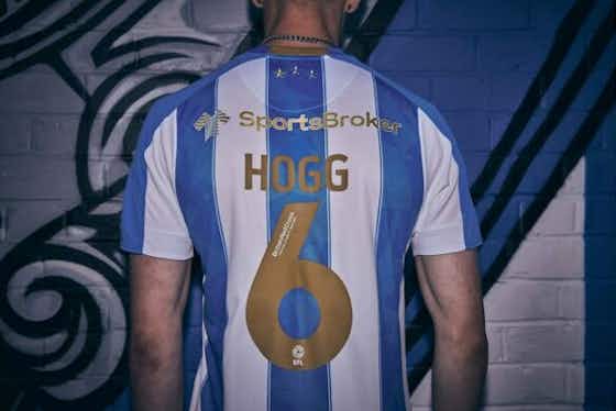 Imagem do artigo:Umbro lança nova camisa titular do Huddersfield Town 2023-2024