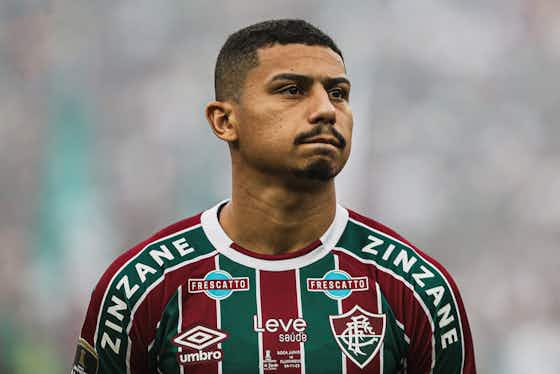 Imagen del artículo:No Paraguai, André deixa estádio de muletas e preocupa Fluminense