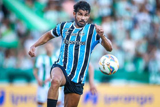 Imagem do artigo:Pepê não treina e pode ser desfalque no Grêmio; Diego Costa será reavaliado