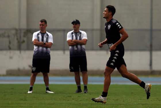 Imagem do artigo:Sousa volta aos treinos no Botafogo após se recuperar da Covid