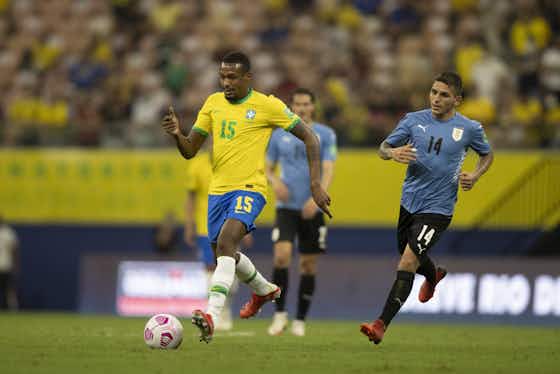 Imagem do artigo:Edenilson volta a atuar pelo Brasil durante vitória de 4 a 1 sobre o Uruguai
