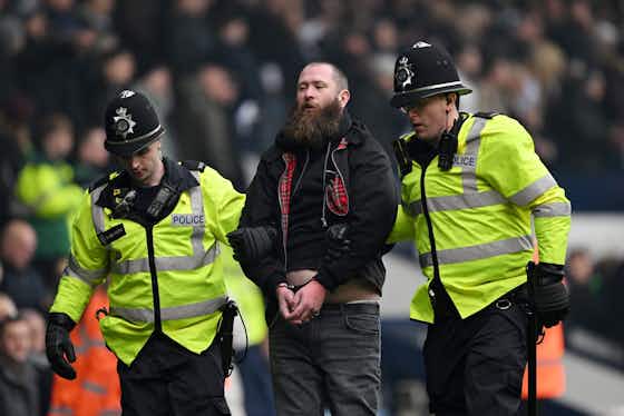 Imagem do artigo:Jogo da Copa da Inglaterra é interrompido após briga entre torcedores no estádio