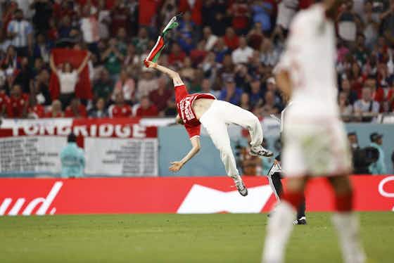 Artikelbild:📸 Akrobatischer Flitzer: Die Fifa wollte nicht, dass du das siehst!