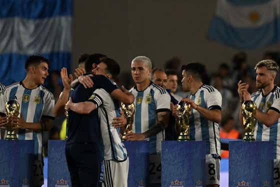 Imagem do artigo:📹 Messi levanta a taça de novo! Veja imagens da incrível festa argentina