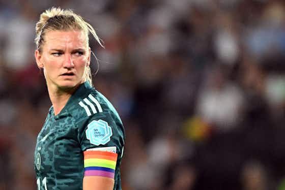 Artikelbild:Erneuter Binden-Ärger: FIFA verbietet DFB-Frauen die Regenbogenbinde