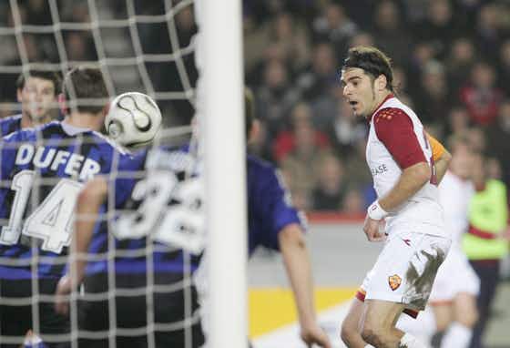 Immagine dell'articolo:🎥 2006, Lazio-Roma 0-2: la notte in cui nacque il "Po po po"