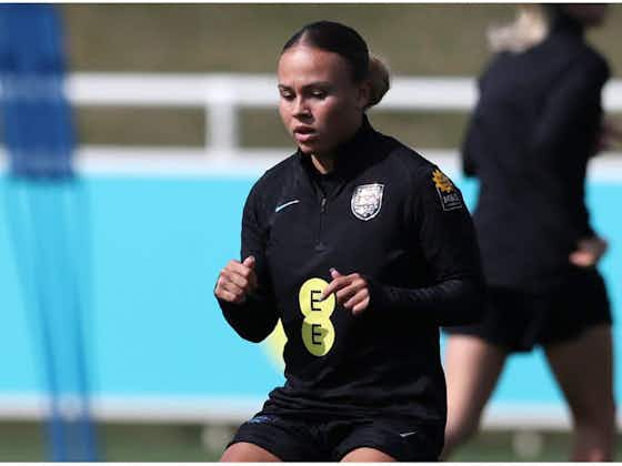 Article image:Ebony Salmon: NWSL star 'fighting' to succeed Ellen White as England’s striker